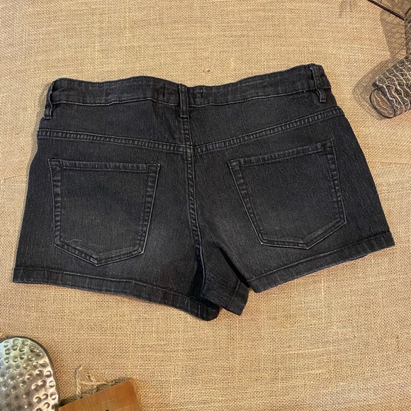 EUC Black H&M Logg Denim Shorts Size 10 - Picture 4 of 4